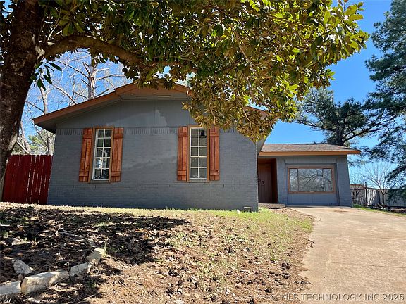 2nd image of 1003 Four Seasons Dr