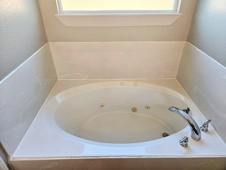 2341 Clairborne Dr — Photo 15
