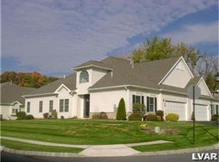 16 Canterbury Ln, Easton, PA 18045