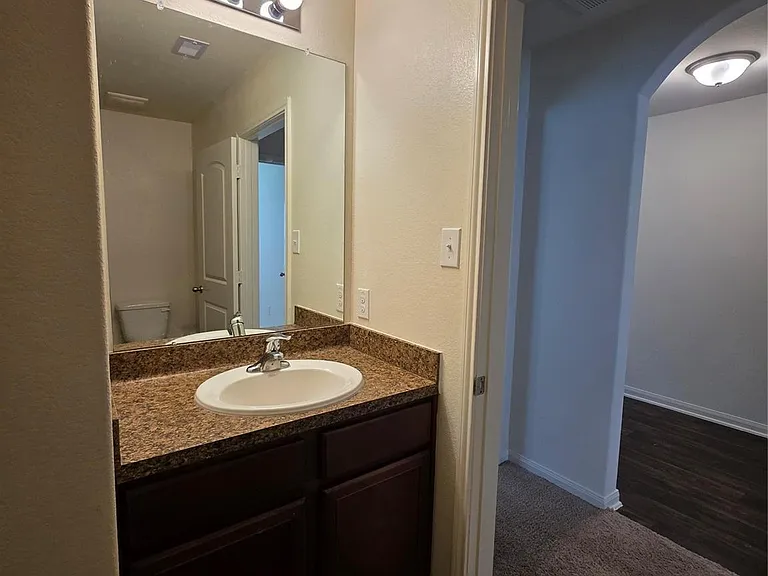 723 Crystal Lakes Dr — Photo 34