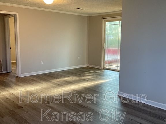 4th image of 404 NE 74th St