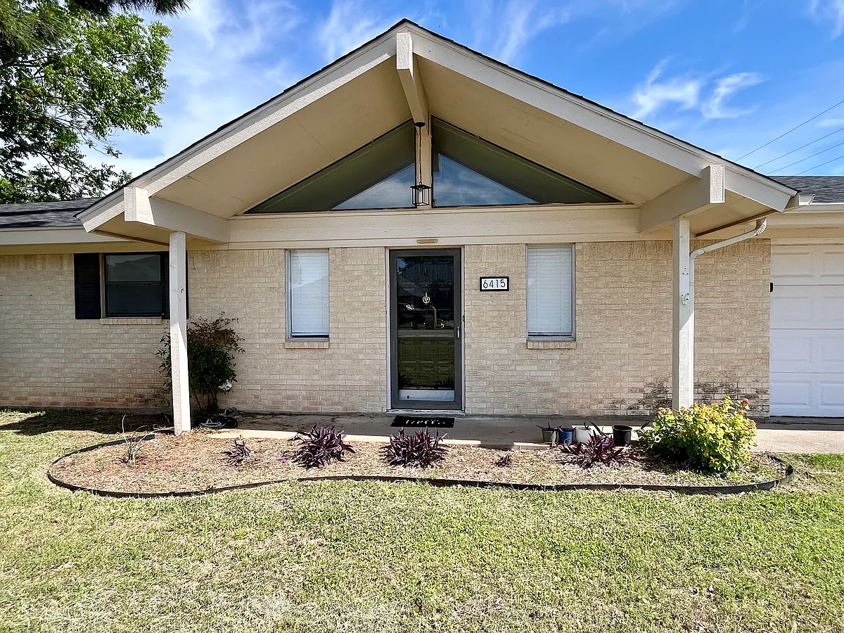Building Photo - 6415 Circo Dr