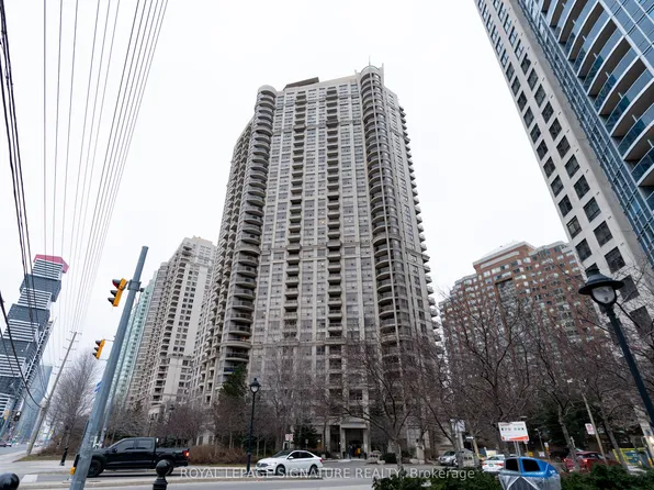 310 Burnhamthorpe Rd W, Mississauga, ON