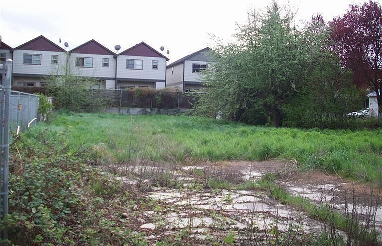 2nd image of 249 Hiatt Ln