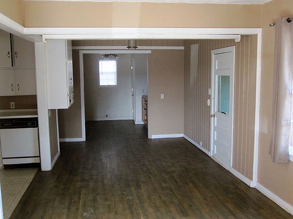 5th image of 1412 N Avenue G