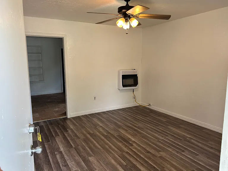 112 W Spruce Ave — Photo 3