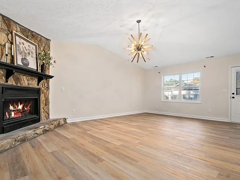 7028 Calamar Dr — Photo 3