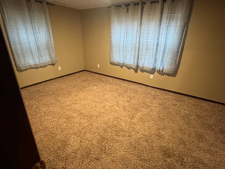 508 W Briarwood Ln — Photo 3