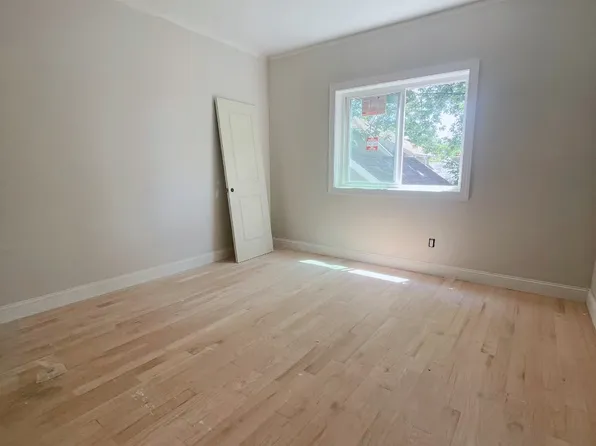 16 Hillcrest Street image 2 of 5