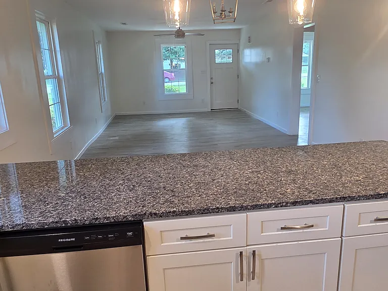 461 S Suber Rd — Photo 3