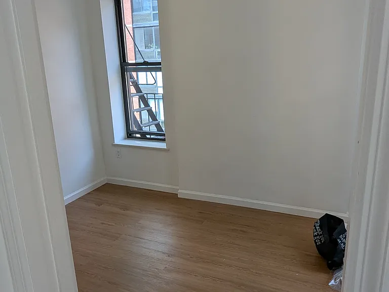 230 W 95th St #46 — Photo 4