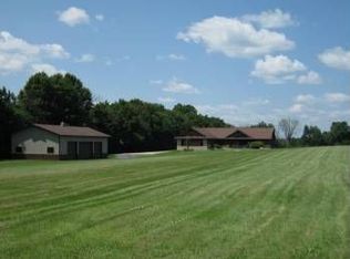 S90W27025 Norway Dr, Mukwonago, WI 53149