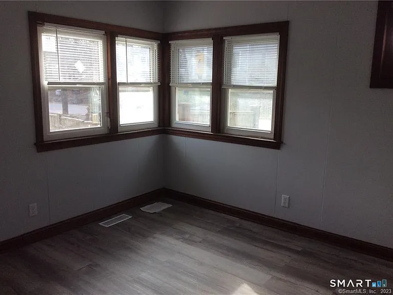10 Phelps Ln — Photo 14
