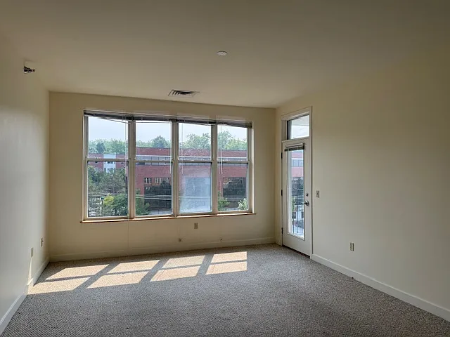 NEW carpet not shown in photos!