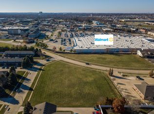 21 Susan Dr, Normal, IL 61761