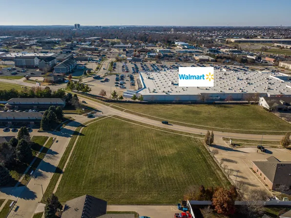 21 Susan Dr, Normal, IL 61761