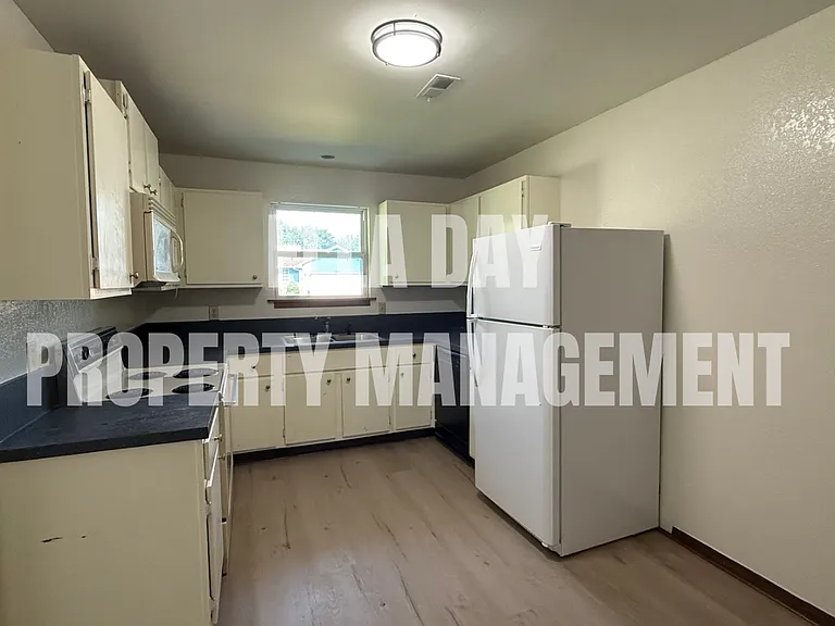 3120 N Applewood Dr — Photo 4