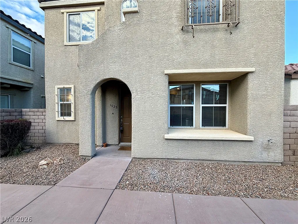 3 bed, 2.5 bath, 1740 sqft, $1,995 — Photo 2