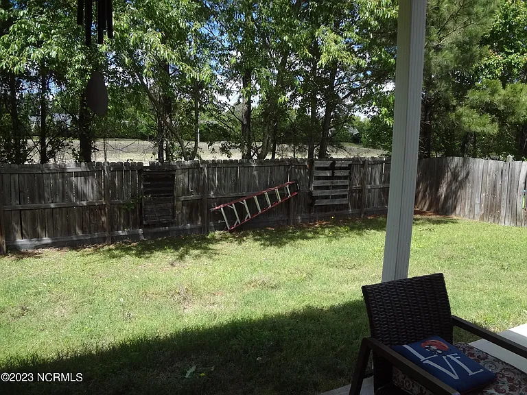 205 S Pointe Dr #B — Photo 9