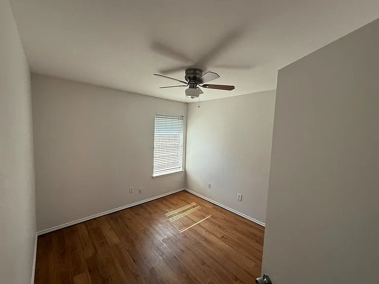 8424 Cove Meadow Ln — Photo 3