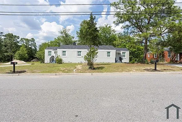 3 bed, 890 sqft, $1,390 — Photo 3
