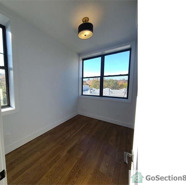 2nd image of 73 Caroline Ave Floor 1