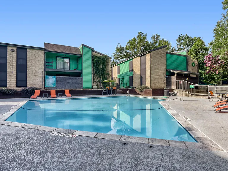 Verde Apartments — Photo 15