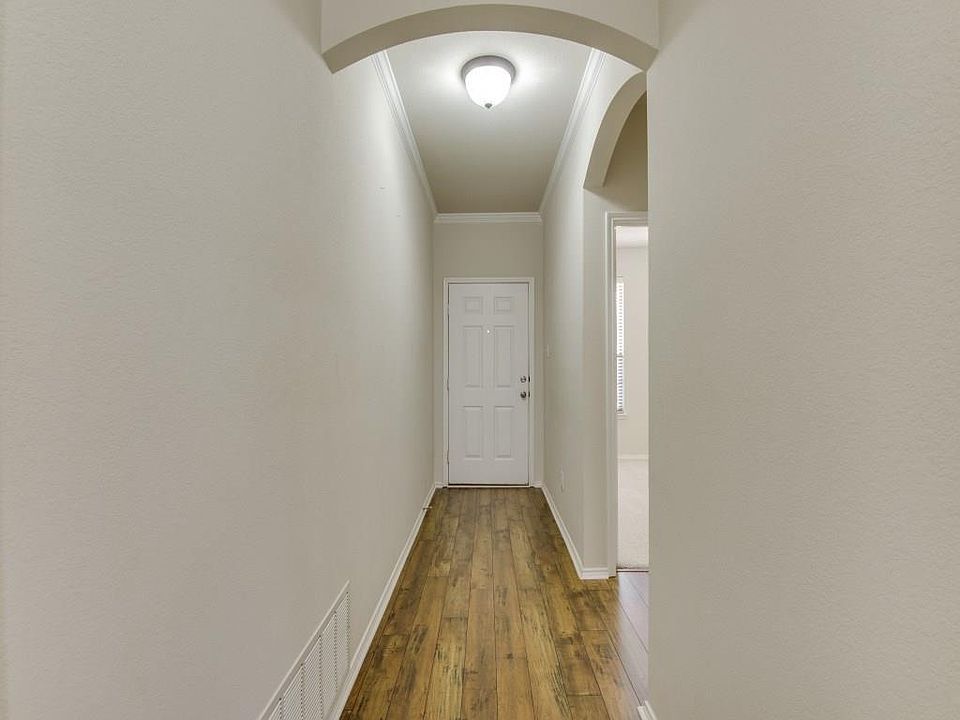1st image of 484 Forest Ln
