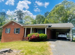 505 Belvue Dr, Mount Airy, NC 27030