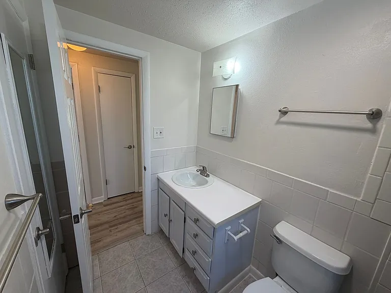 715 Moore St — Photo 10
