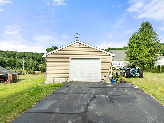 4th image of 1310 Wellington Road
