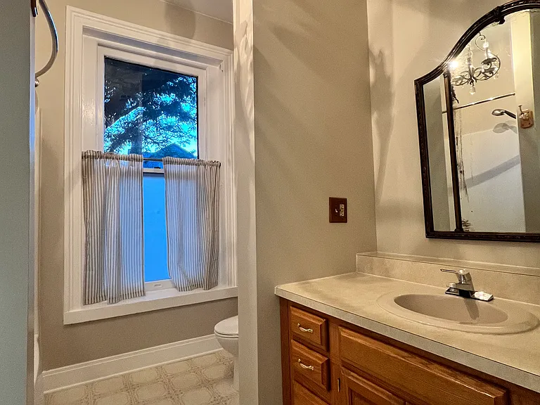 340 N Market St — Photo 39