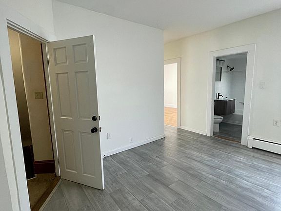 4th image of 64 Trafford St #4