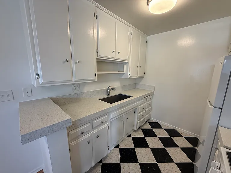 7530 Lexington Ave #4 — Photo 5