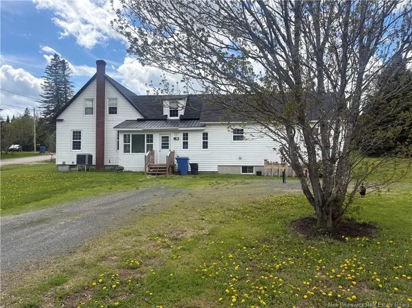 2 James Savage Rd #2, Newcastle, NB E1V 7G5