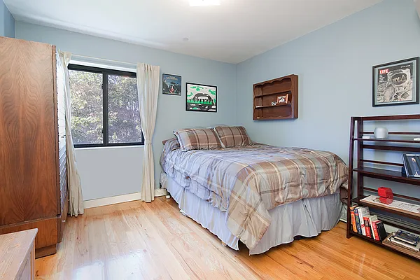 Sold by aptsandlofts.com | media 1