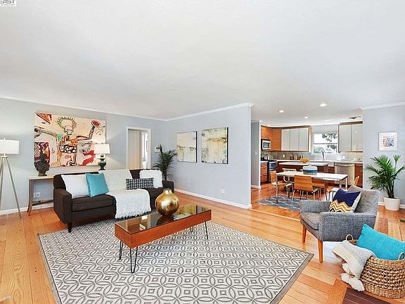 4th image of 3030 Parker Ave