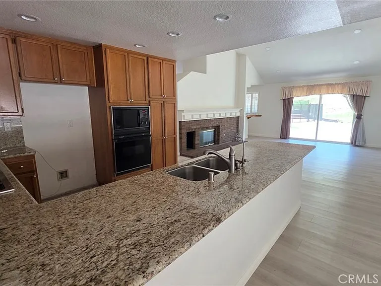 20800 Regency Ct — Photo 5