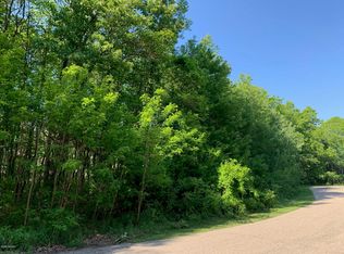 990 Ridgeview Ln, Saugatuck, MI 49453