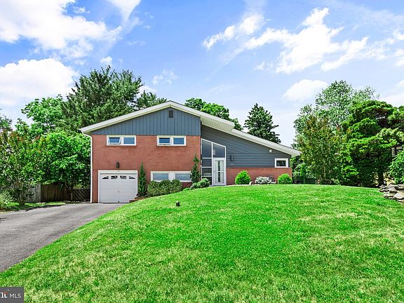 2nd image of 450 Foster Dr