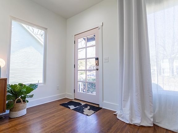 5th image of 340 Wildrose Ave