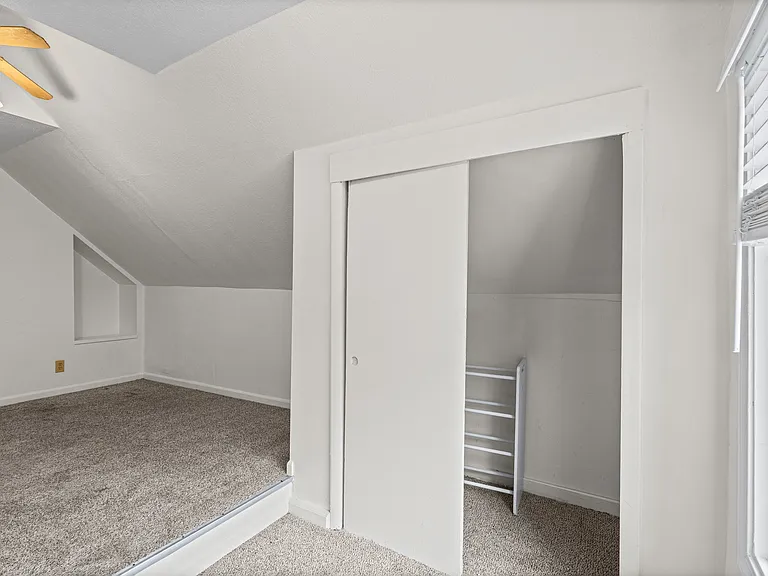 504 Blue Ridge Blvd #B — Photo 23