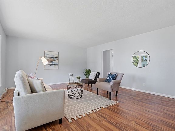 4th image of 800 Circle Dr
