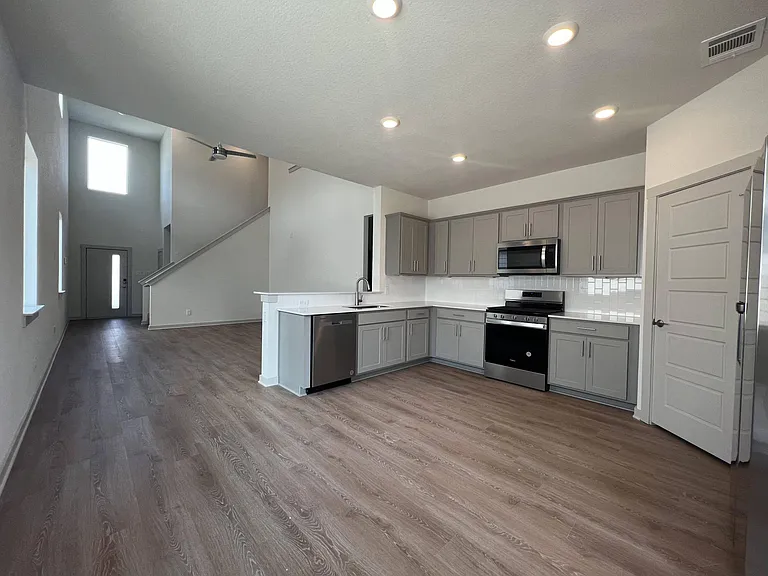 443 Wilshire Rd — Photo 4