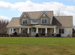 6876 Country View Dr, Valley City, OH 44280