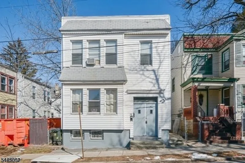 2 bed, 1.0 bath, $1,900 — Photo 1