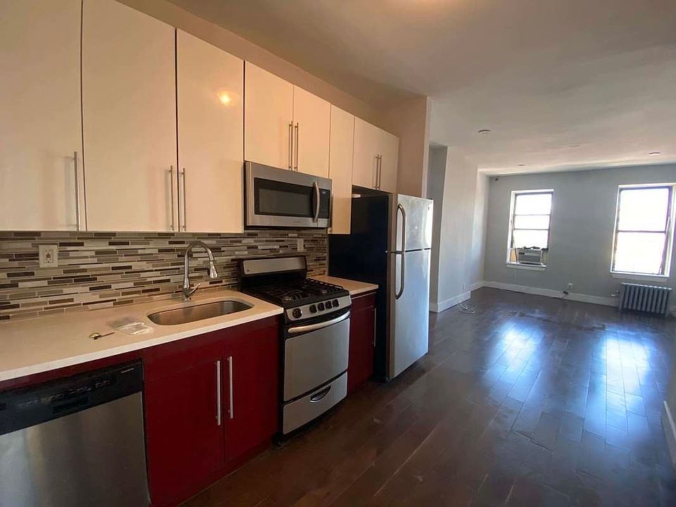 2nd image of 318 E 126th St #5F