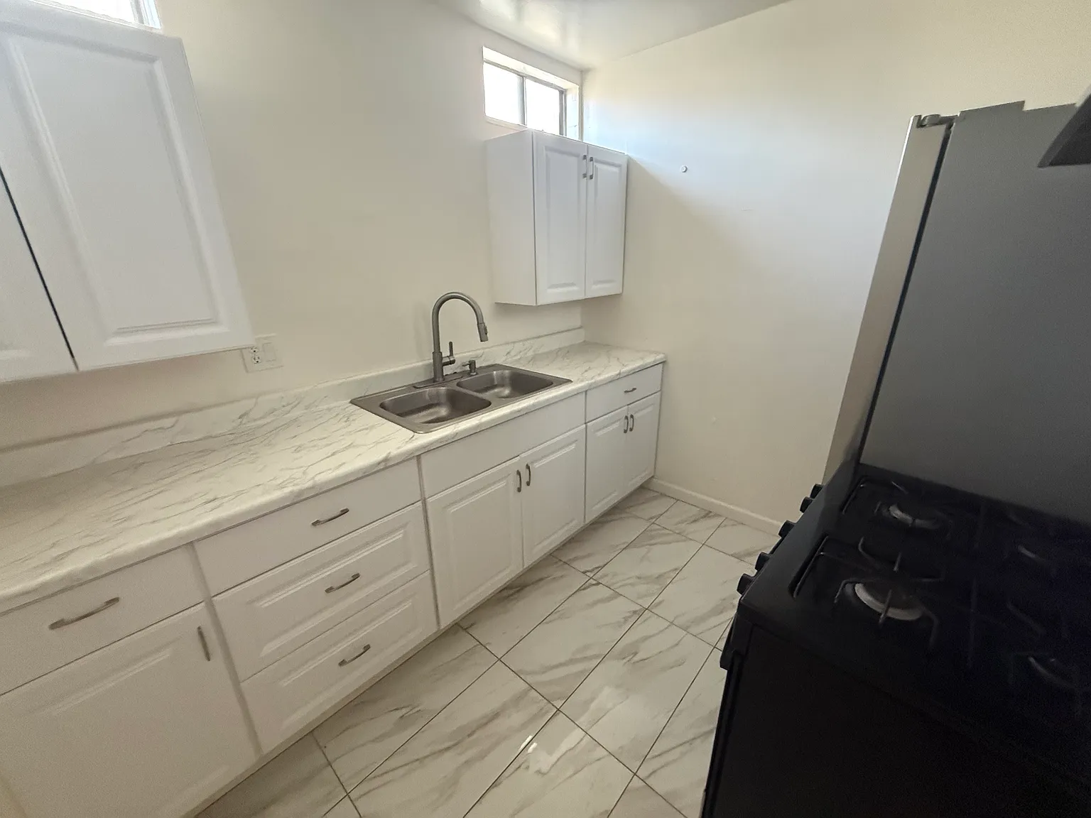 3 bed, 1000 sqft, $3,900 — Photo 2