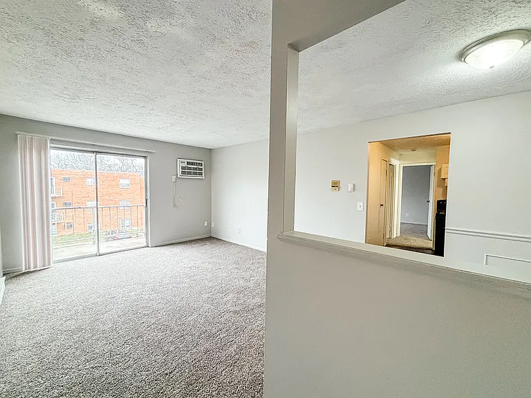 2838 Harrison Ave #4 — Photo 4