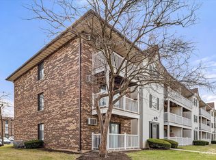 109 Gregory St APT 13, Aurora, IL 60504
